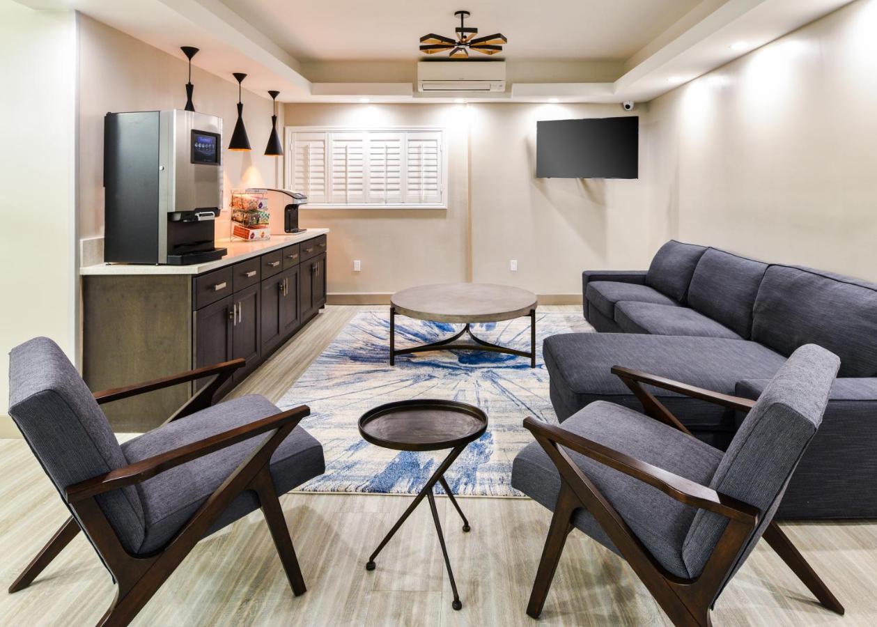 Hollywood Inn Suites Hotel - 4