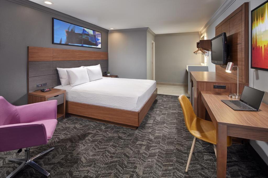 Studio Inn & Suites at Promenade Downey — photo 9