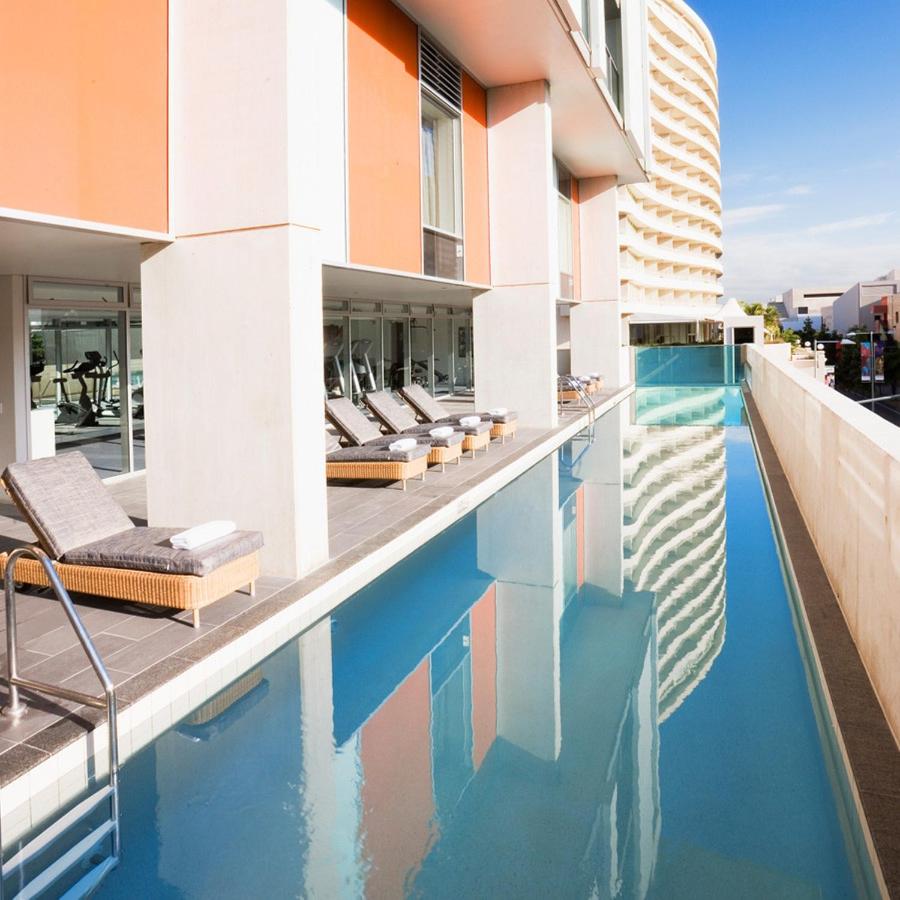 Heated swimming pool: Mantra South Bank Brisbane