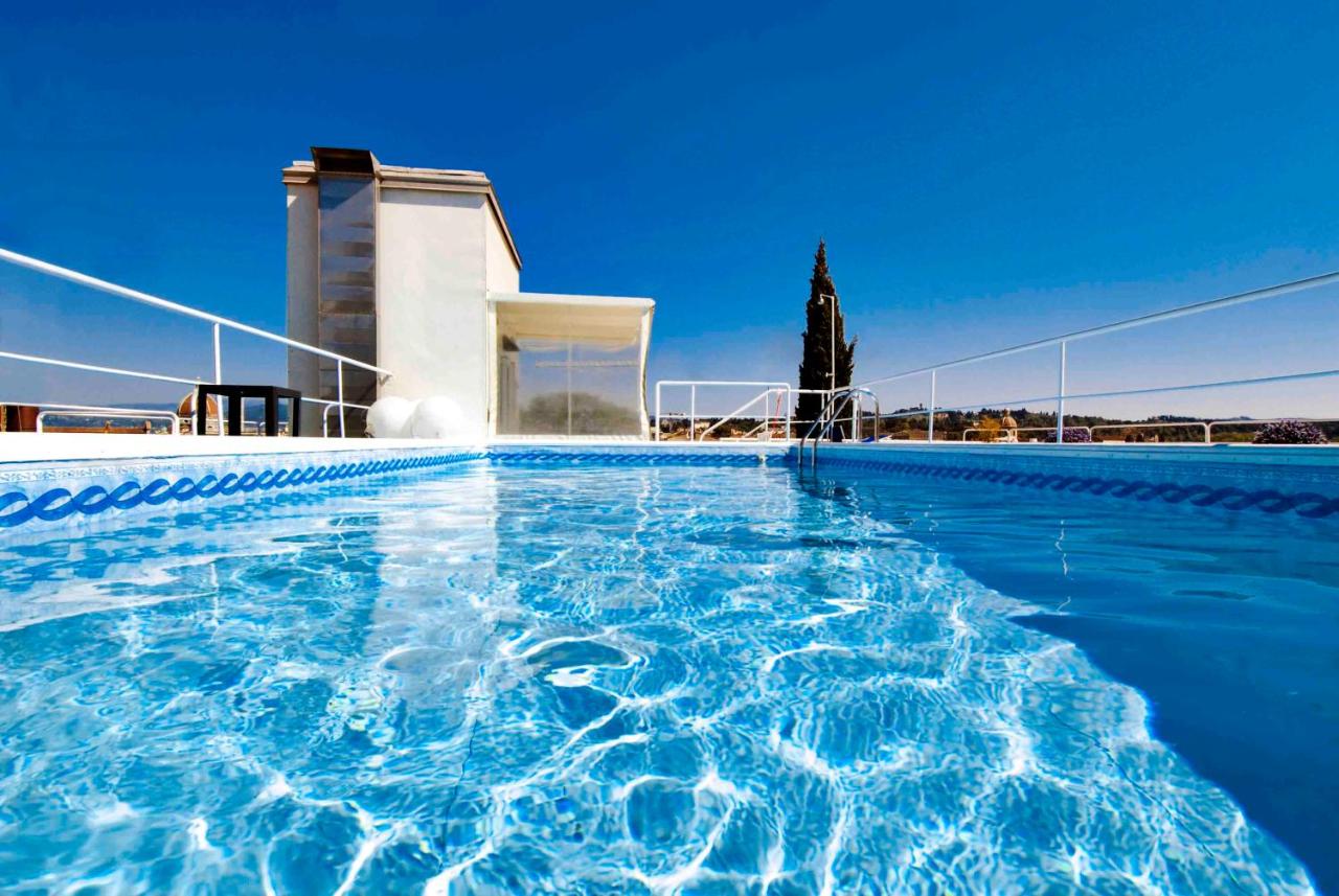 Rooftop swimming pool: Hotel Kraft