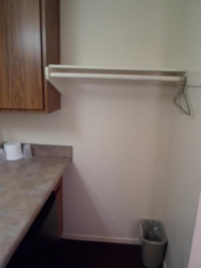 5555 Cedar Court Hotel — photo 16