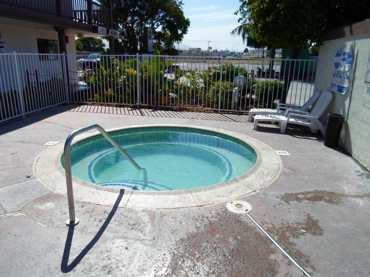 5555 Cedar Court Hotel — photo 11