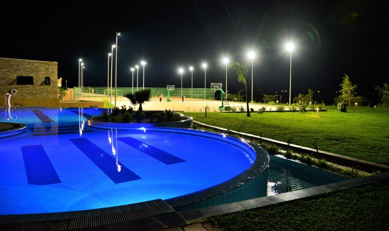 Tennis court: EPIC Hotel & Suites