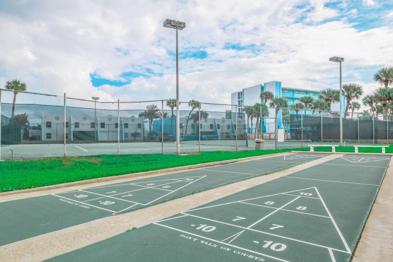 Tennis court: Turtle Reef Club by Capital Vacations