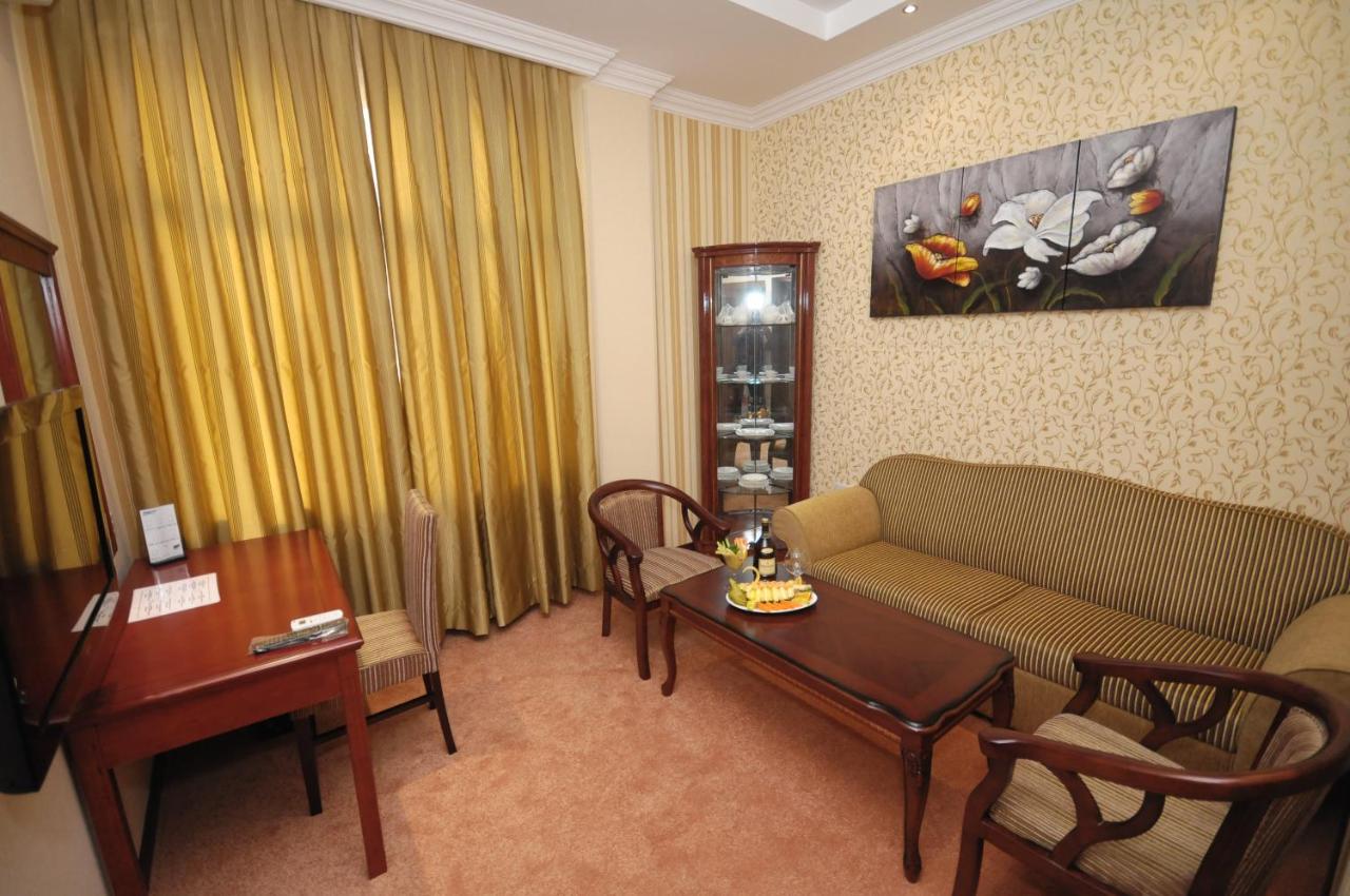 Royal Hotel photo