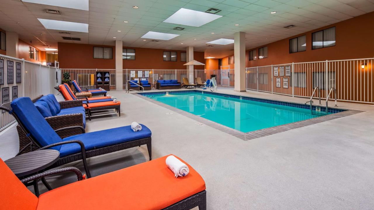 Heated swimming pool: Best Western Plus Boomtown Casino Hotel