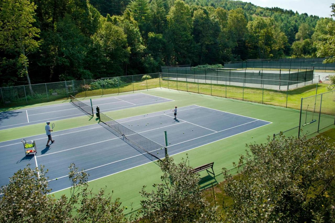 Tennis court: Woodstock Inn & Resort