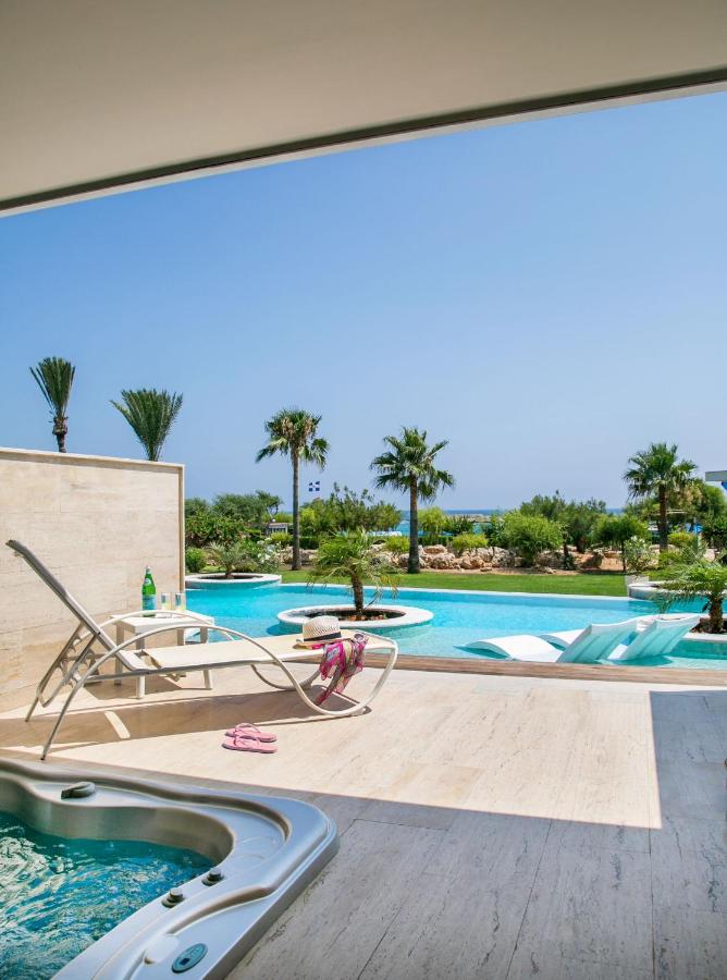 Asterias Beach Hotel photo