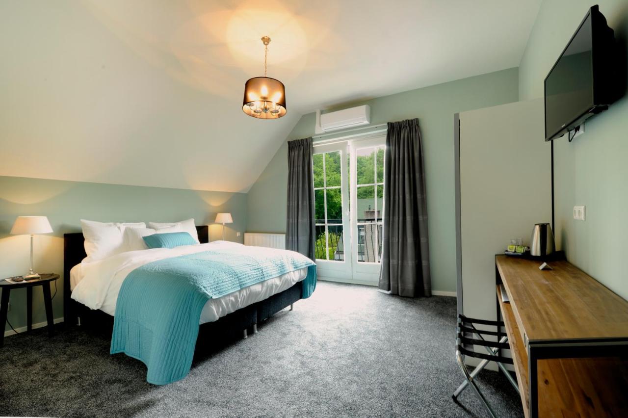 a bedroom with a bed and a window at Hotel Trix in Arnhem