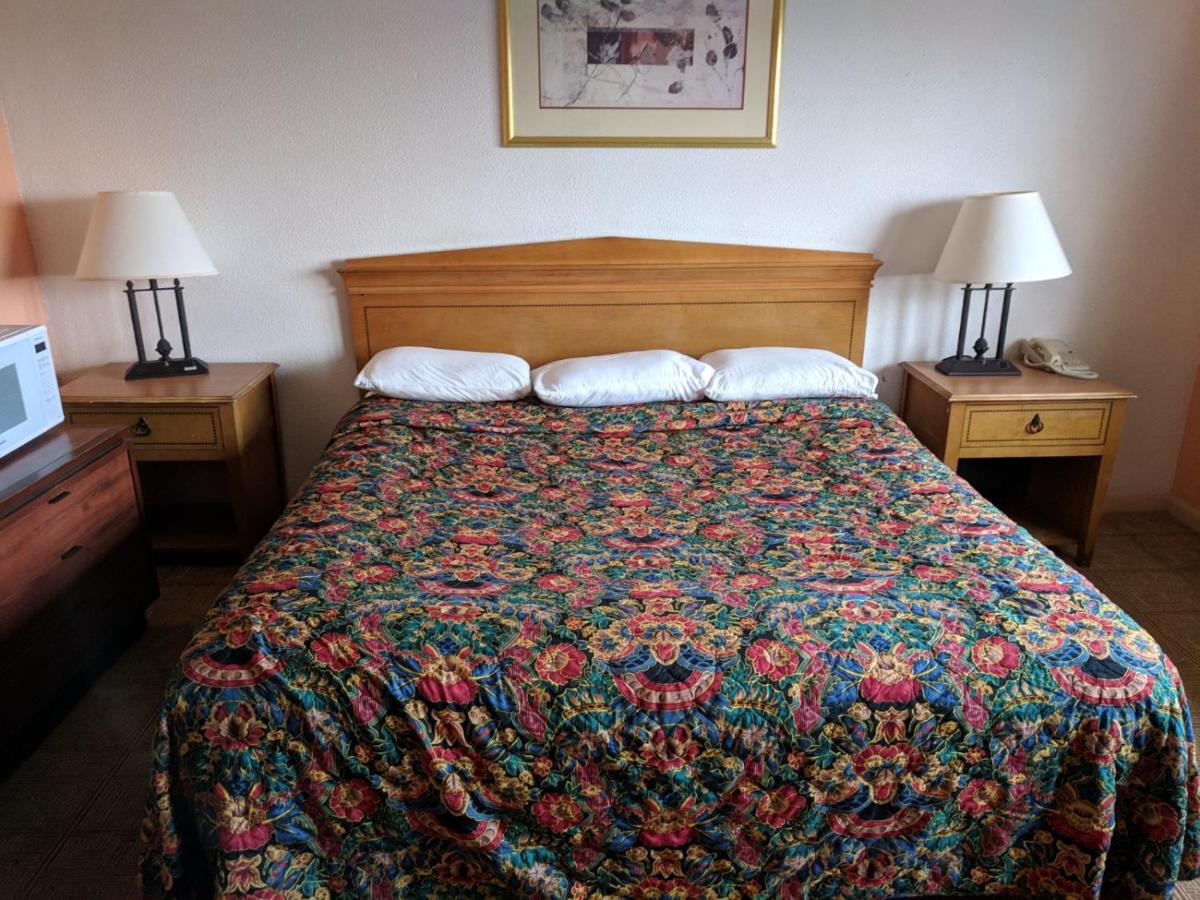 Esquire Motel — photo 9