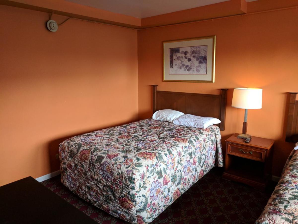 Esquire Motel — photo 11