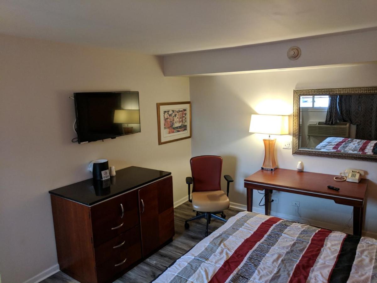 Esquire Motel — photo 13