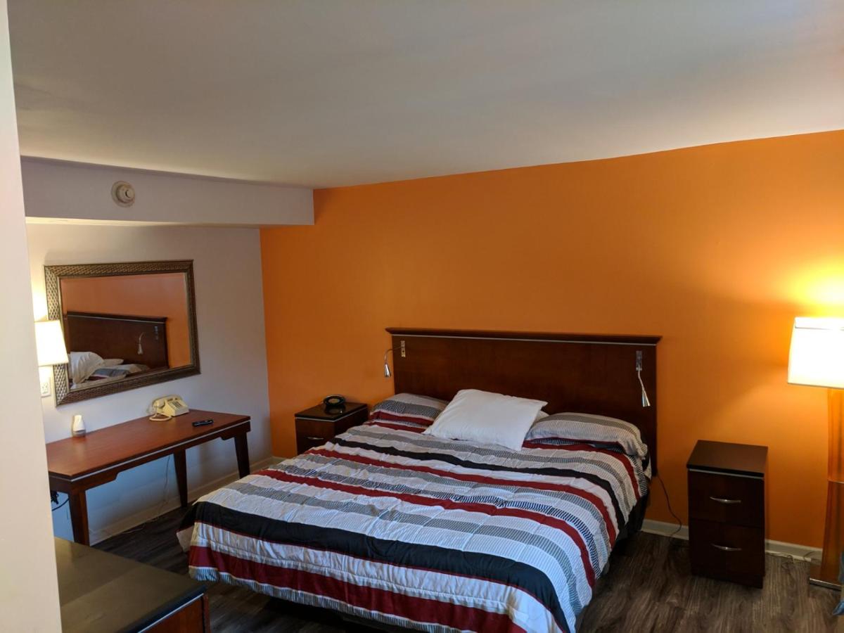 Esquire Motel — photo 14