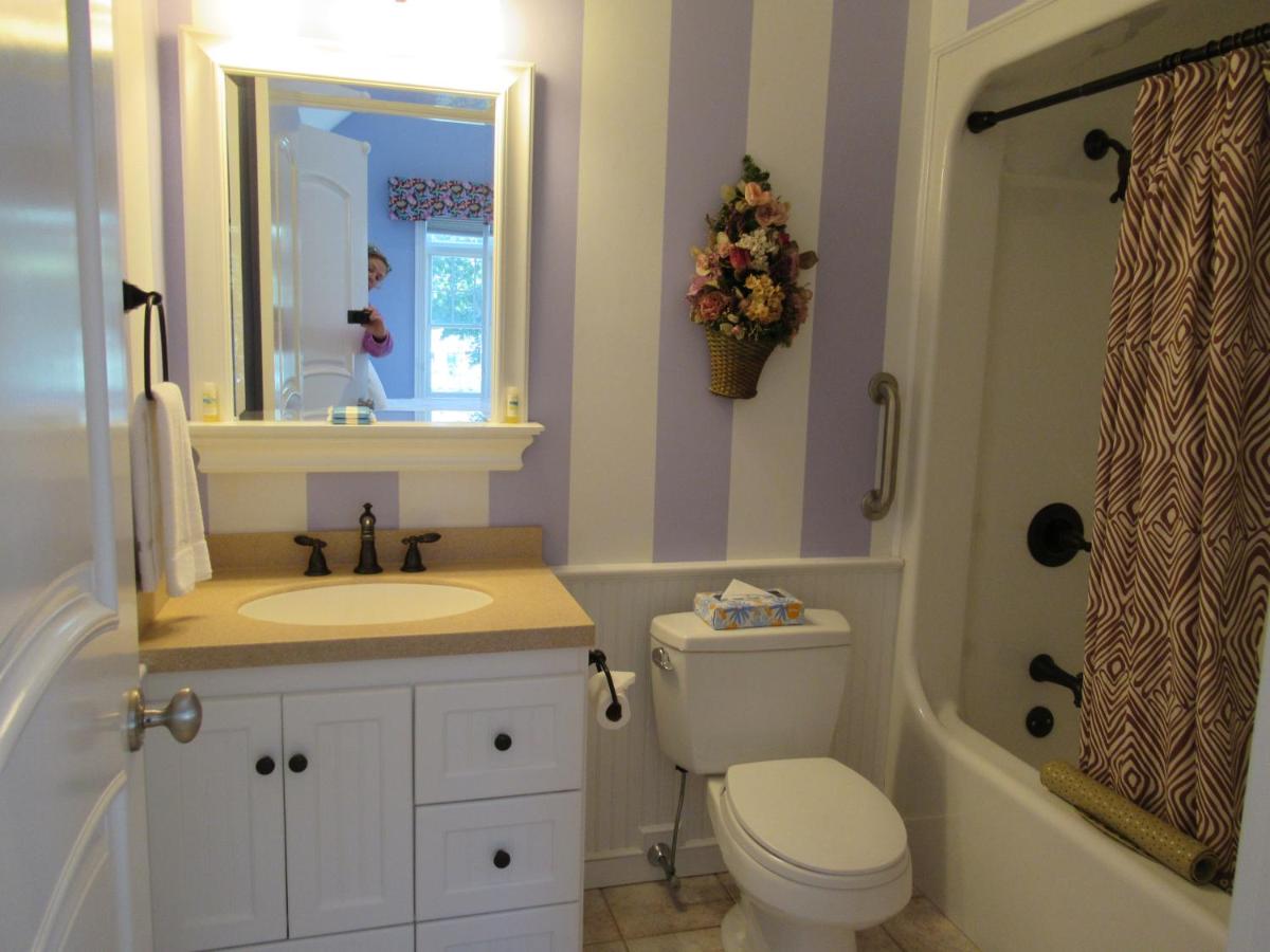 Falmouth Heights Motor Lodge — photo 22