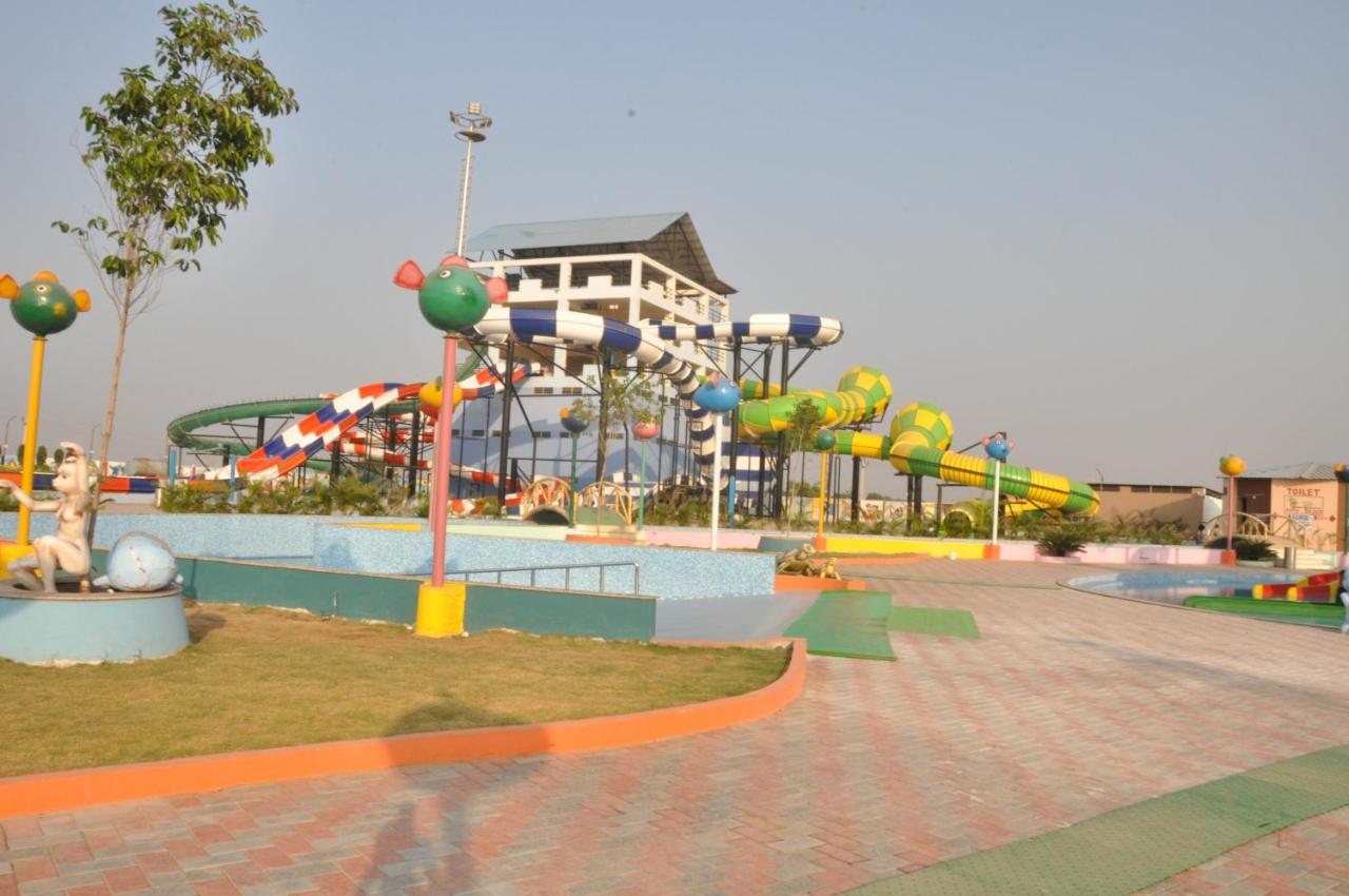 Water park: Lords Resort Chotila