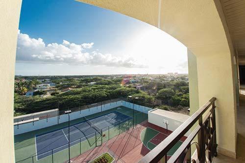 Tennis court: Aruba Stop by The Stop Club