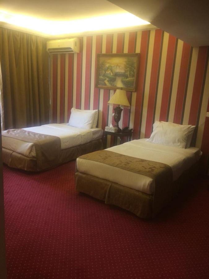 Queens Land Hotel photo
