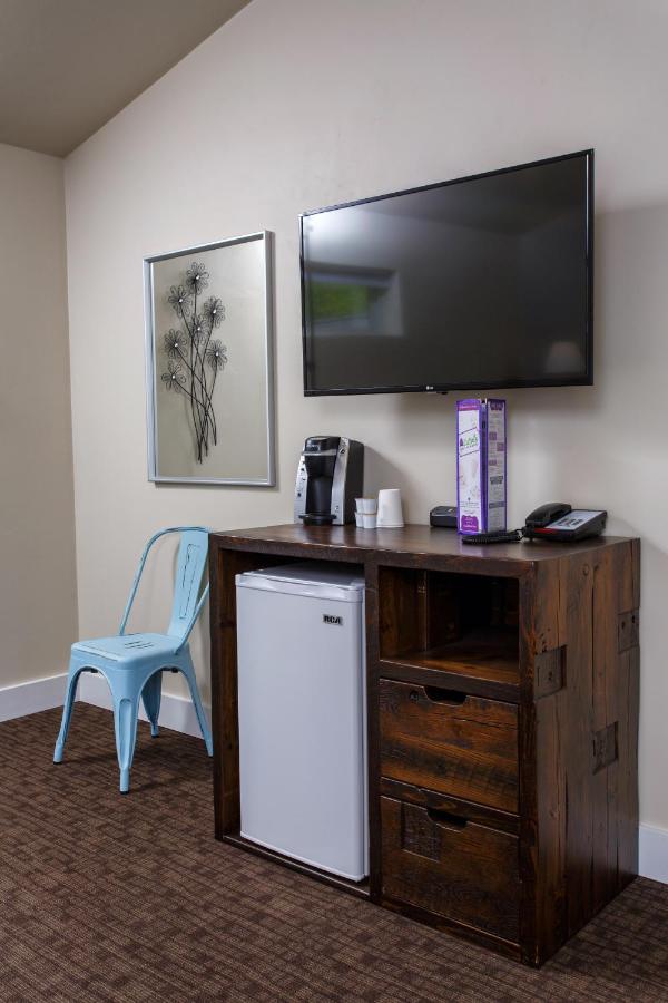 Julie's Park Cafe & Motel — photo 17