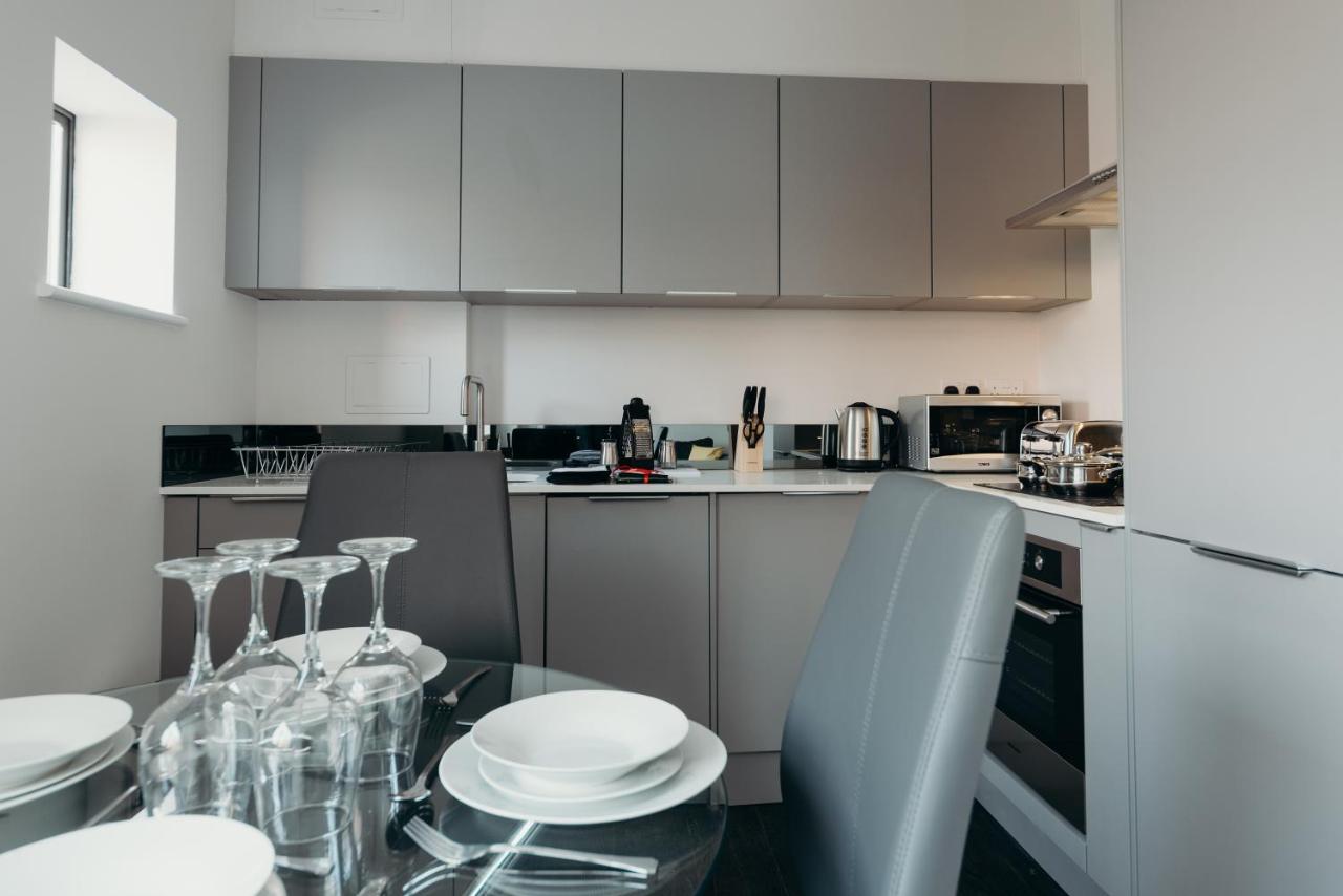 Watford Apartments Century House, Self Contained Units photo