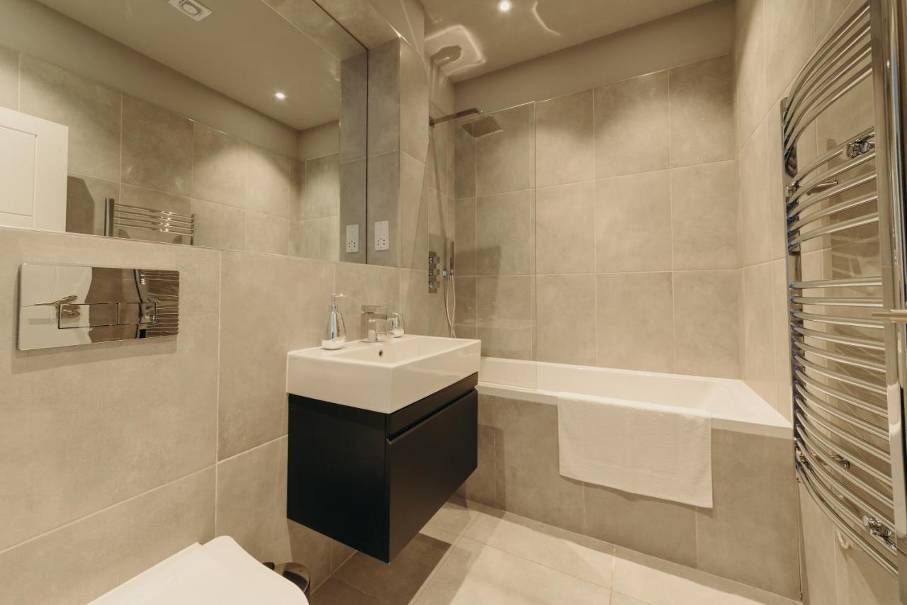 Watford Apartments Century House, Self Contained Units photo