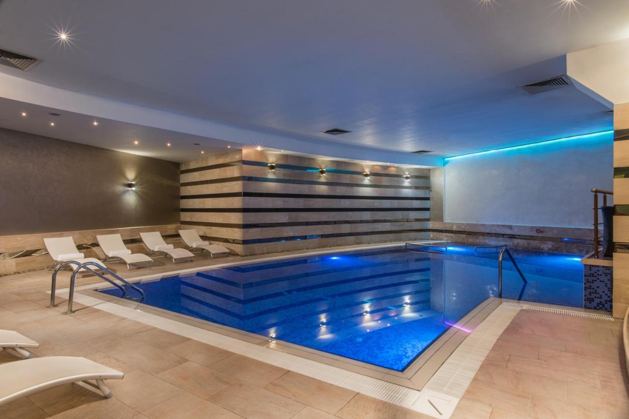 Heated swimming pool: Rosslyn Dimyat Hotel Varna