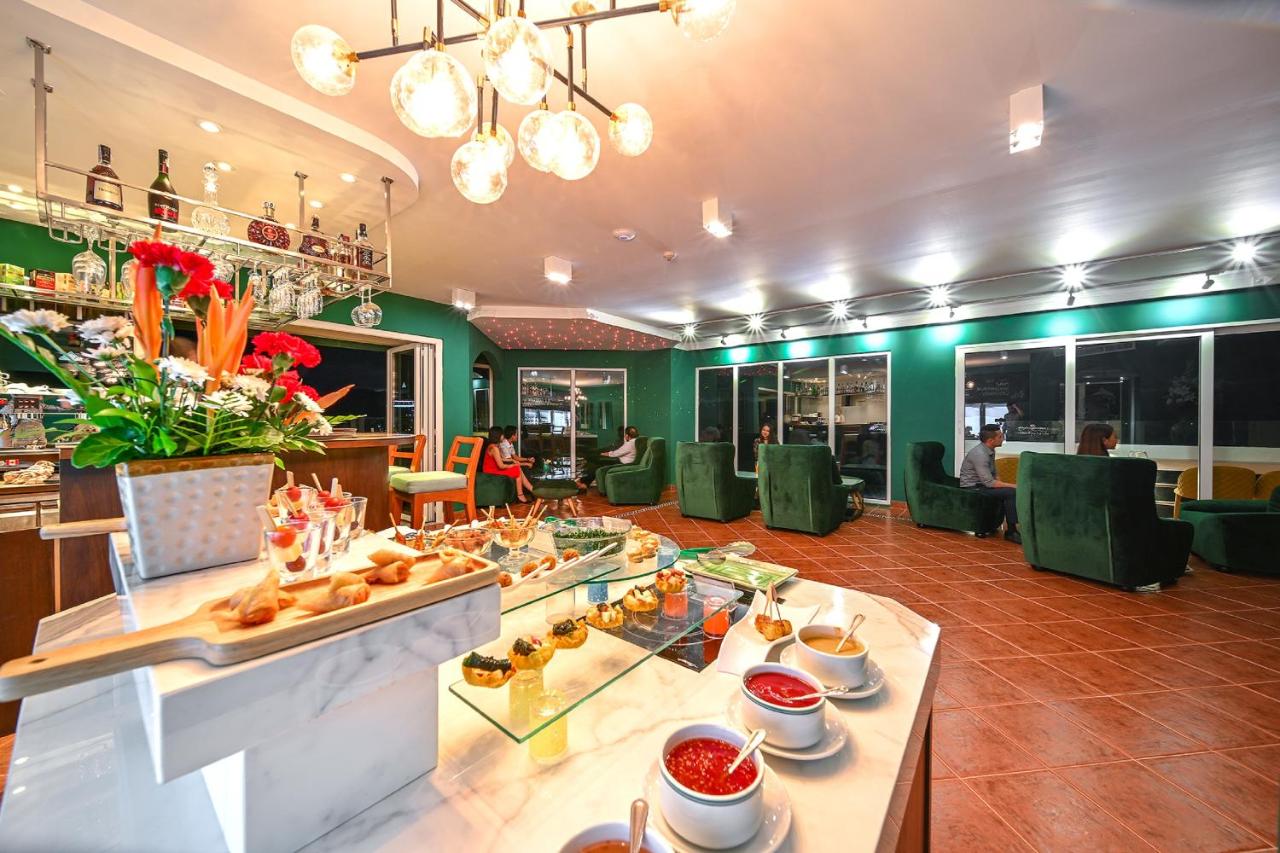 Andaman Beach Suites Hotel, Patong Phuket - 5