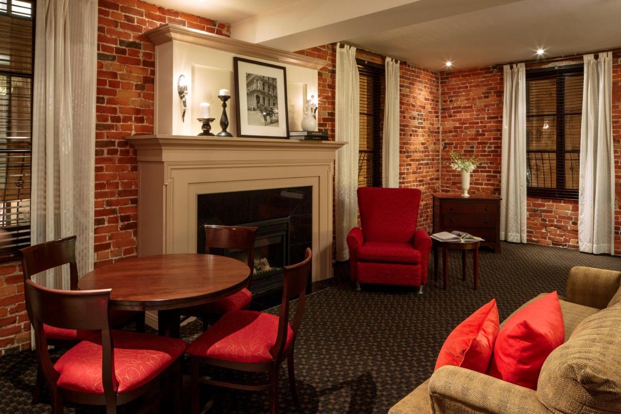 Hotel Nelligan photo