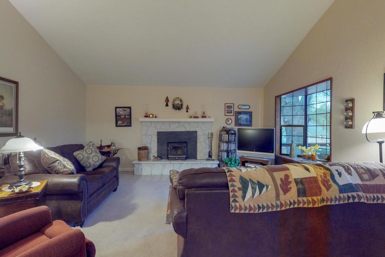 Charm by the Lake (01-053)