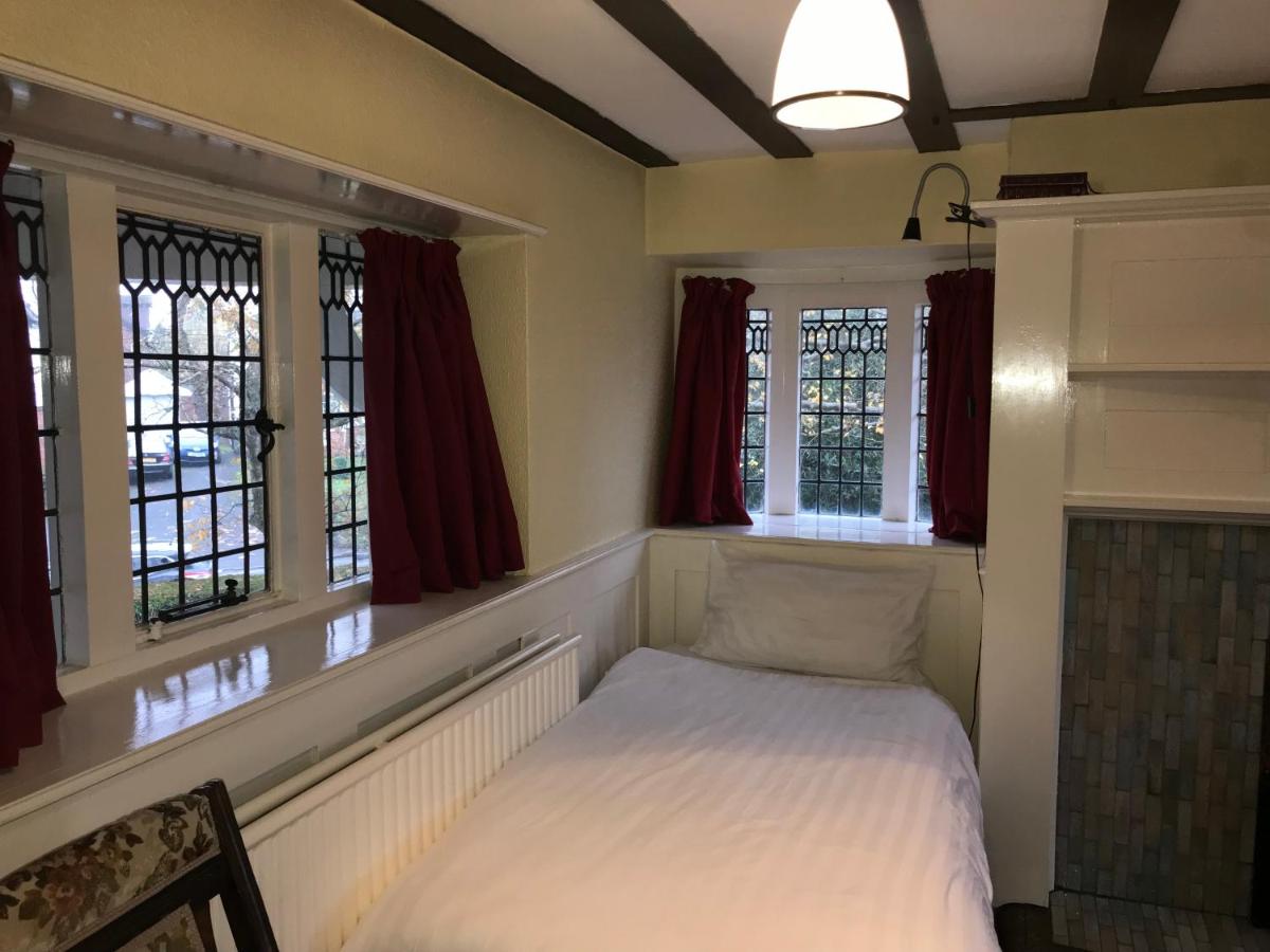 Barons Court Hotel - Laterooms