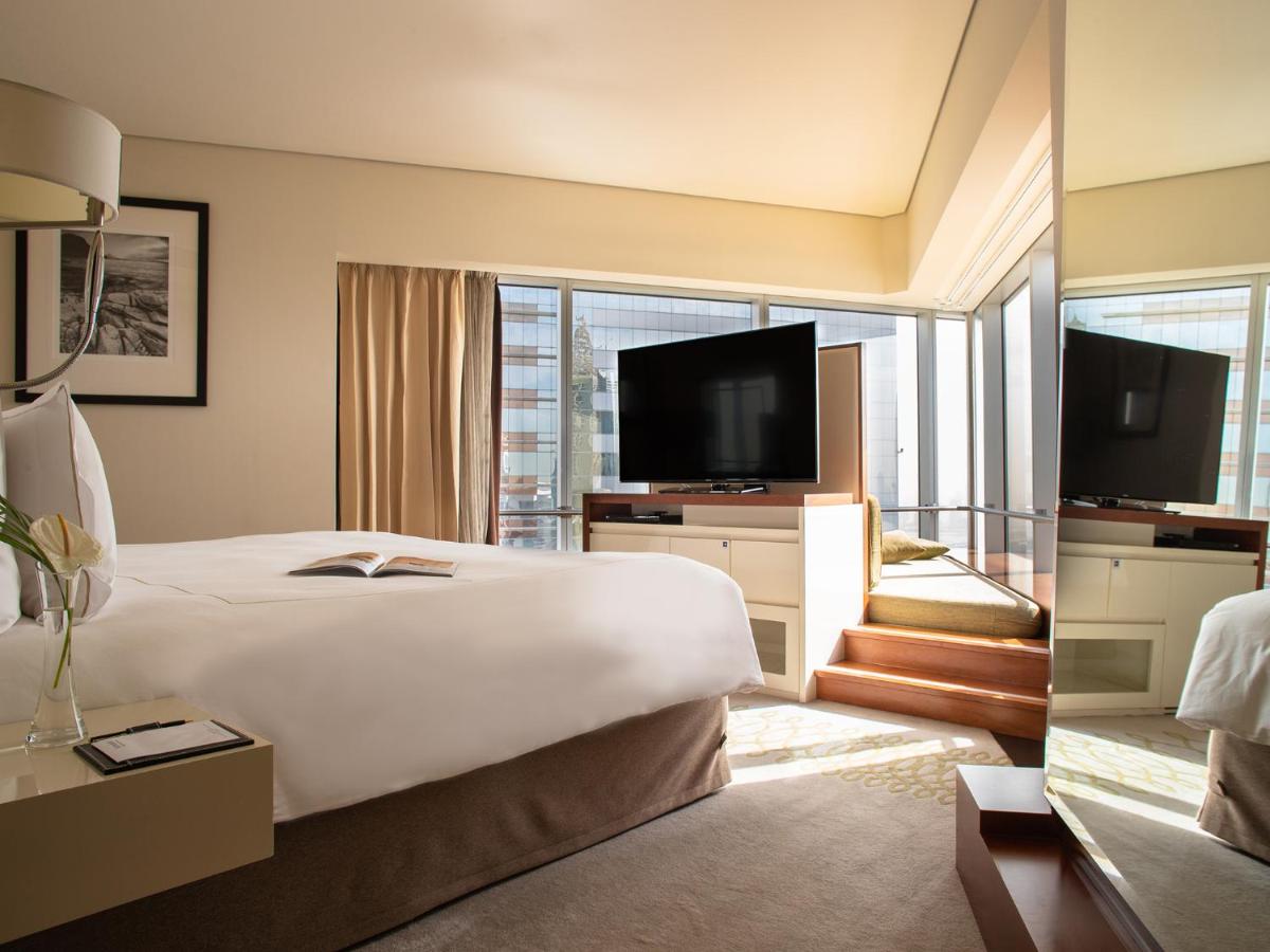 Jumeirah Emirates Towers photo