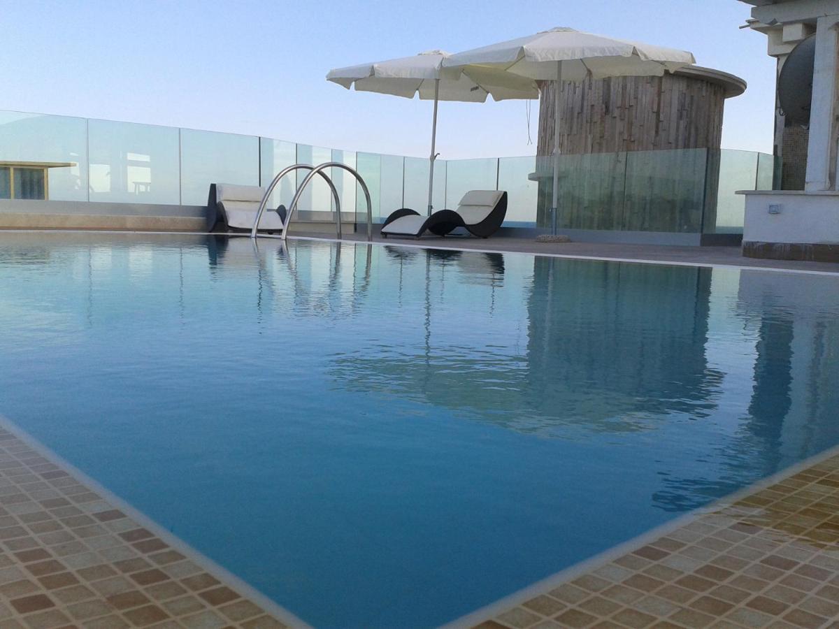Rooftop swimming pool: Hotel L'Approdo