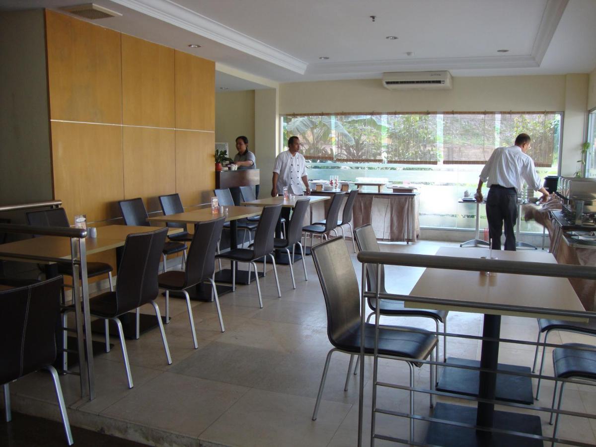 Triniti Hotel Batam - 4