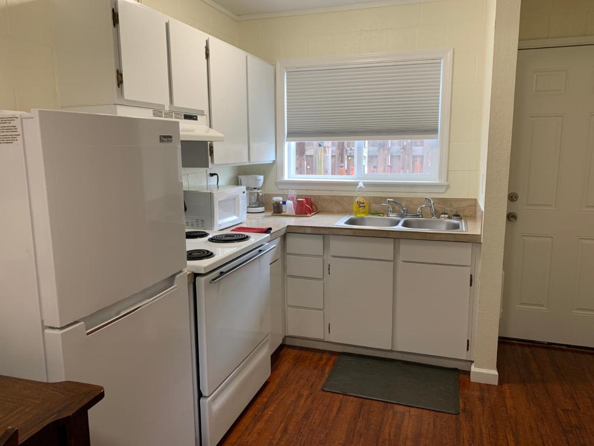 Townhouse Inn & Suites — photo 4