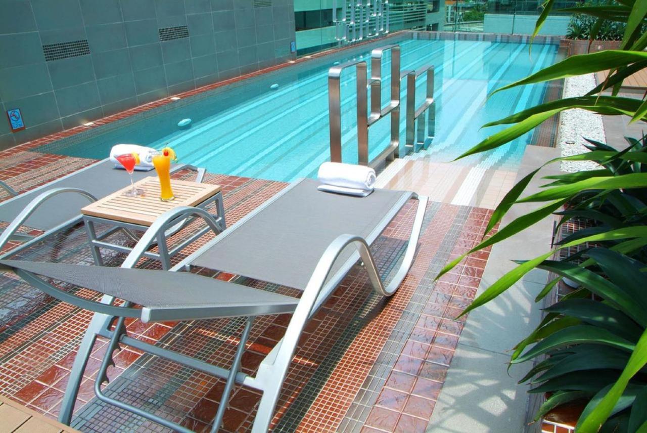 Rooftop swimming pool: Amora NeoLuxe Suites Hotel