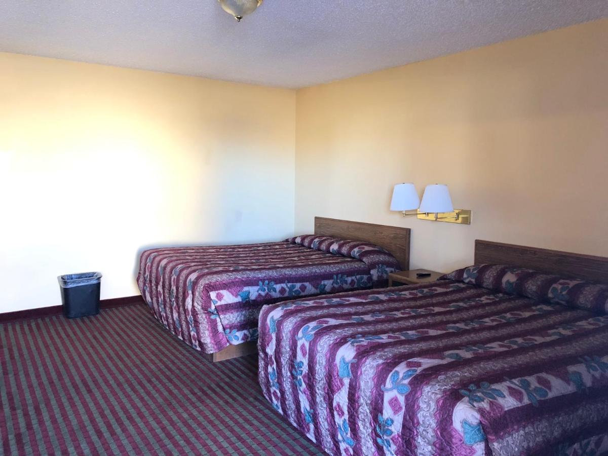 Deluxe Inn Motel & RV Park — photo 12