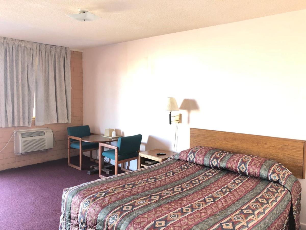 Deluxe Inn Motel & RV Park — photo 16