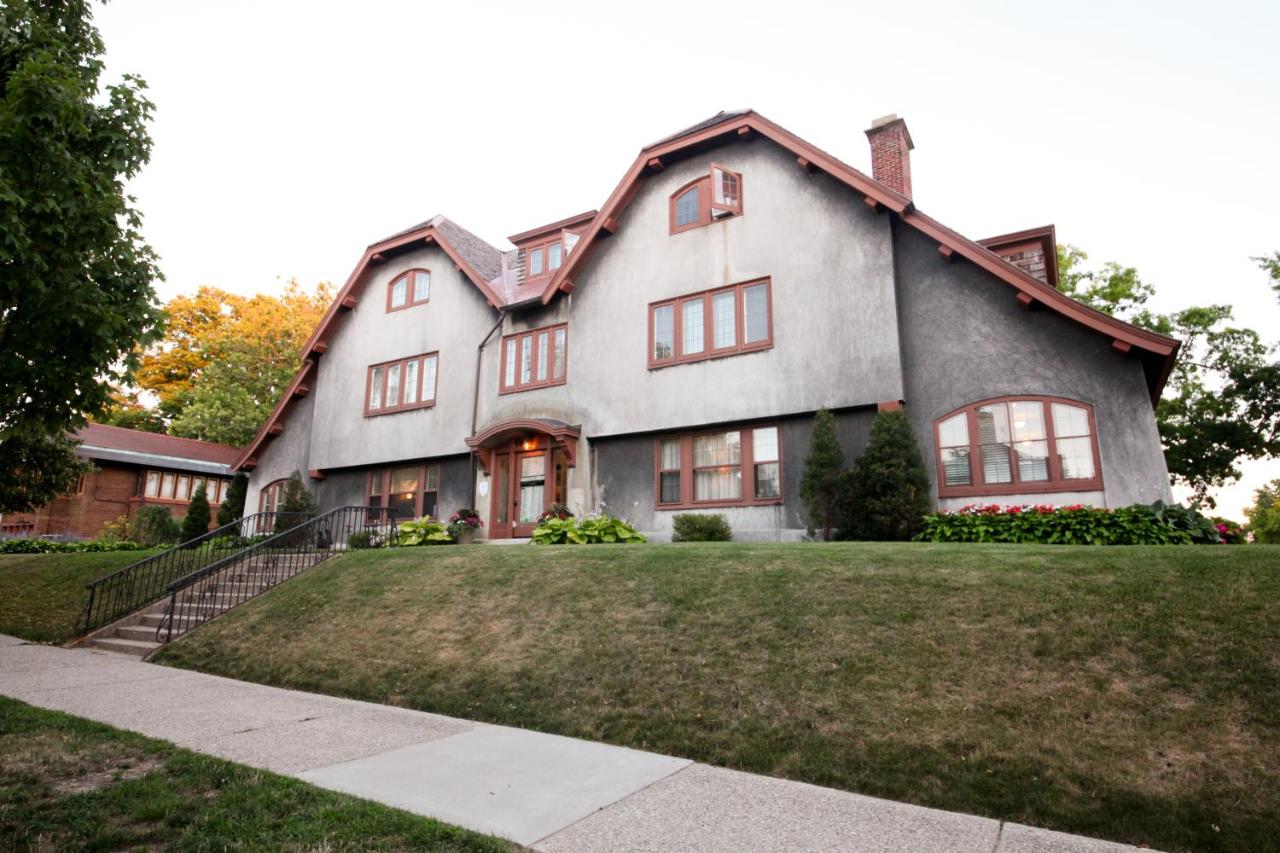 Image: Leonard at Logan House