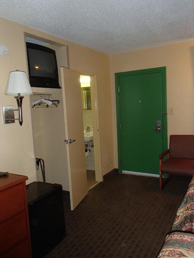Royal Inn Of New Orleans — photo 16