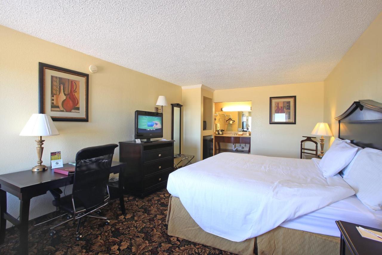 Midland Plaza Hotel — photo 14