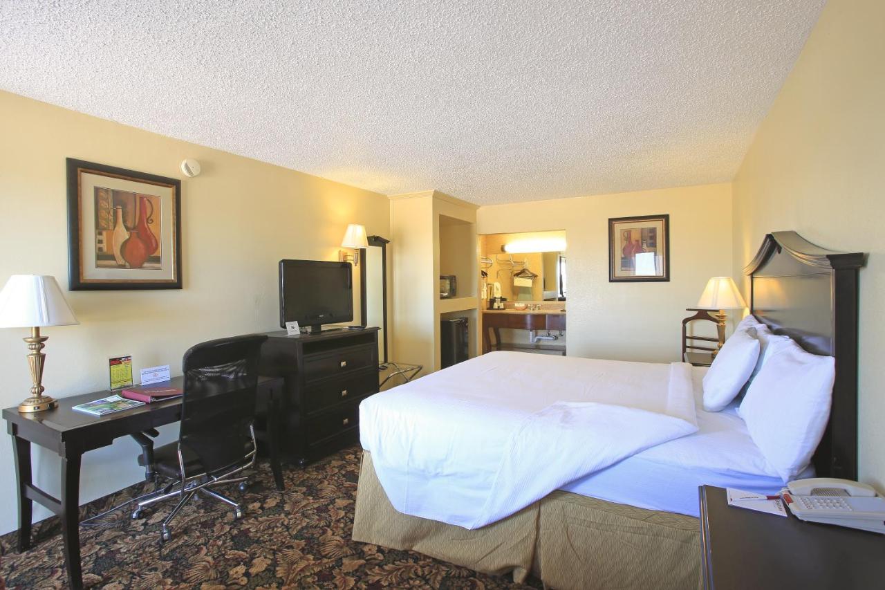 Midland Plaza Hotel — photo 10