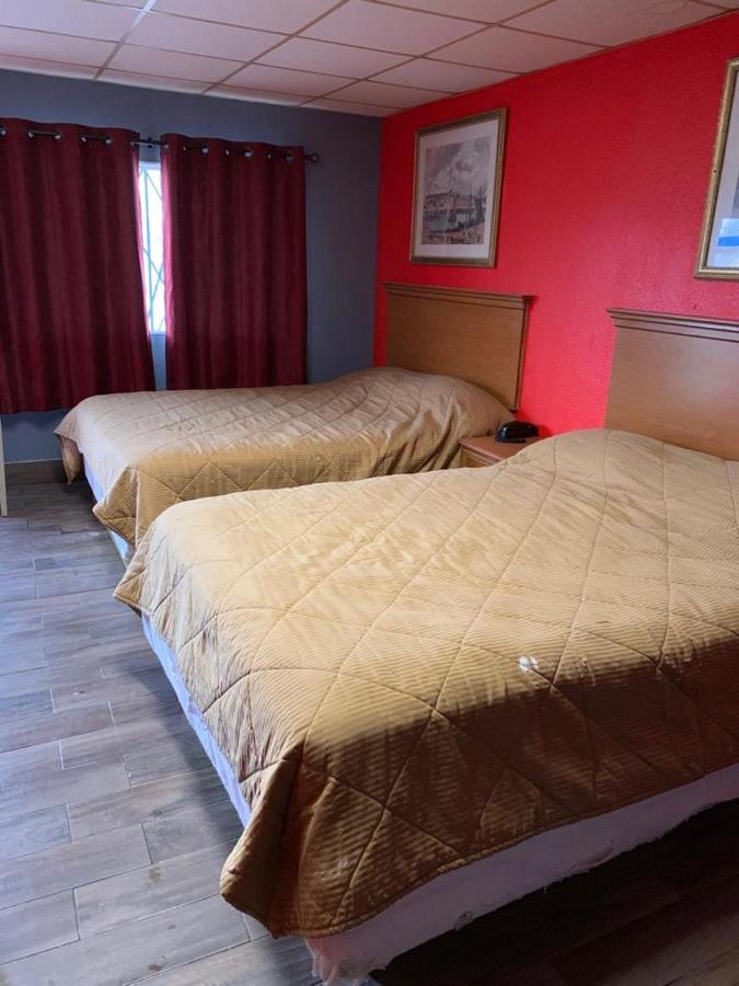 Economy Inn — photo 17