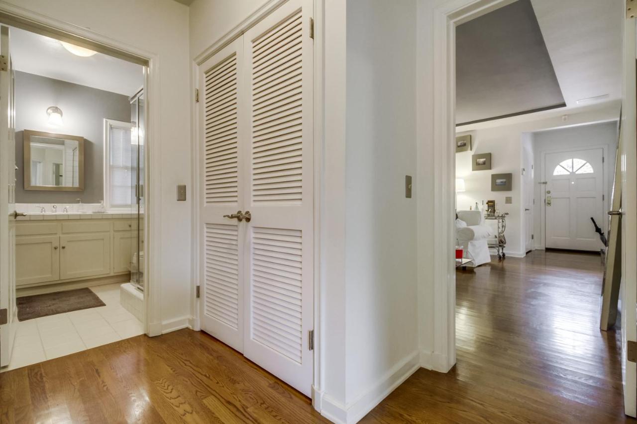 A Touch of Cape Cod in West Hollywood - 3