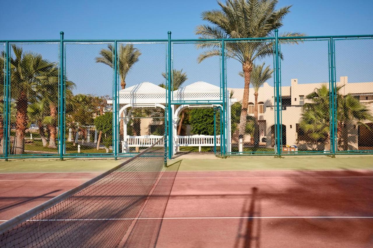 Tennis court: Coral Sea Holiday Resort and Aqua Park