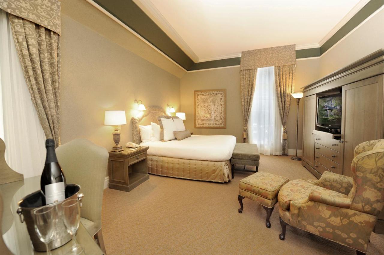 Old Mill Toronto Hotel photo