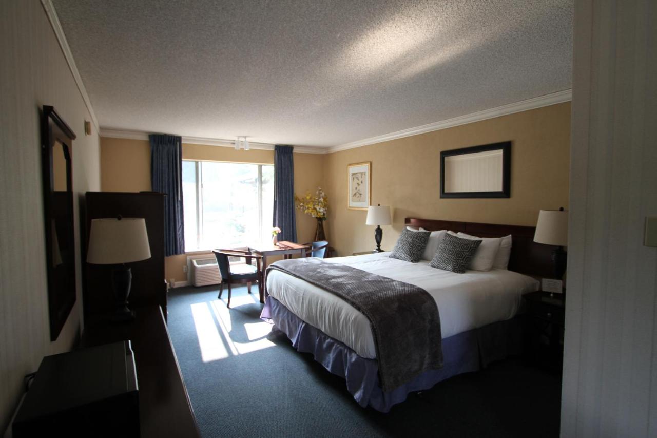 The Occidental Lodge — photo 20
