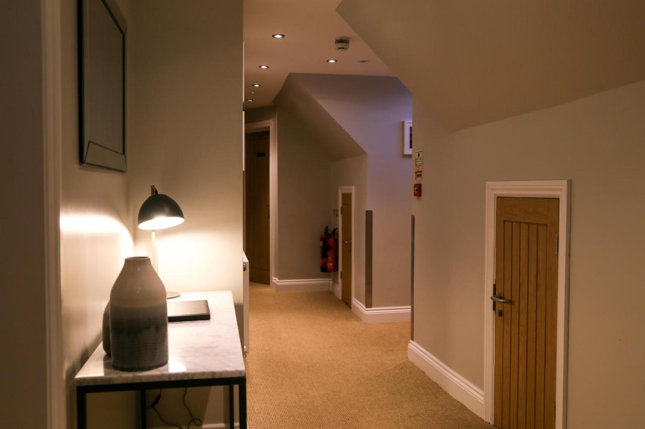 {{ hotelInfo.altText }}