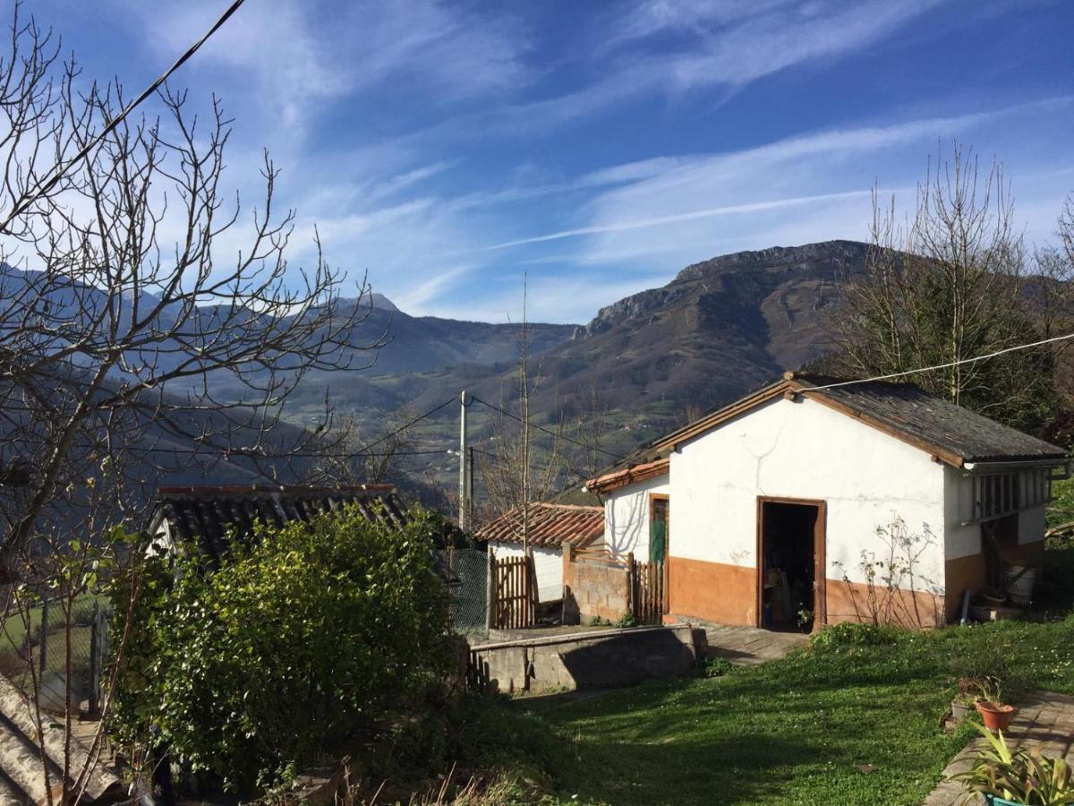 Vive Asturias en casa de aldea buhardilla típica, Campomanes ...