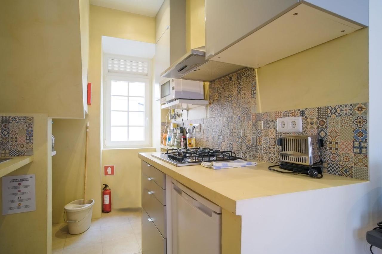 Bright And Sunny Apartment - 4