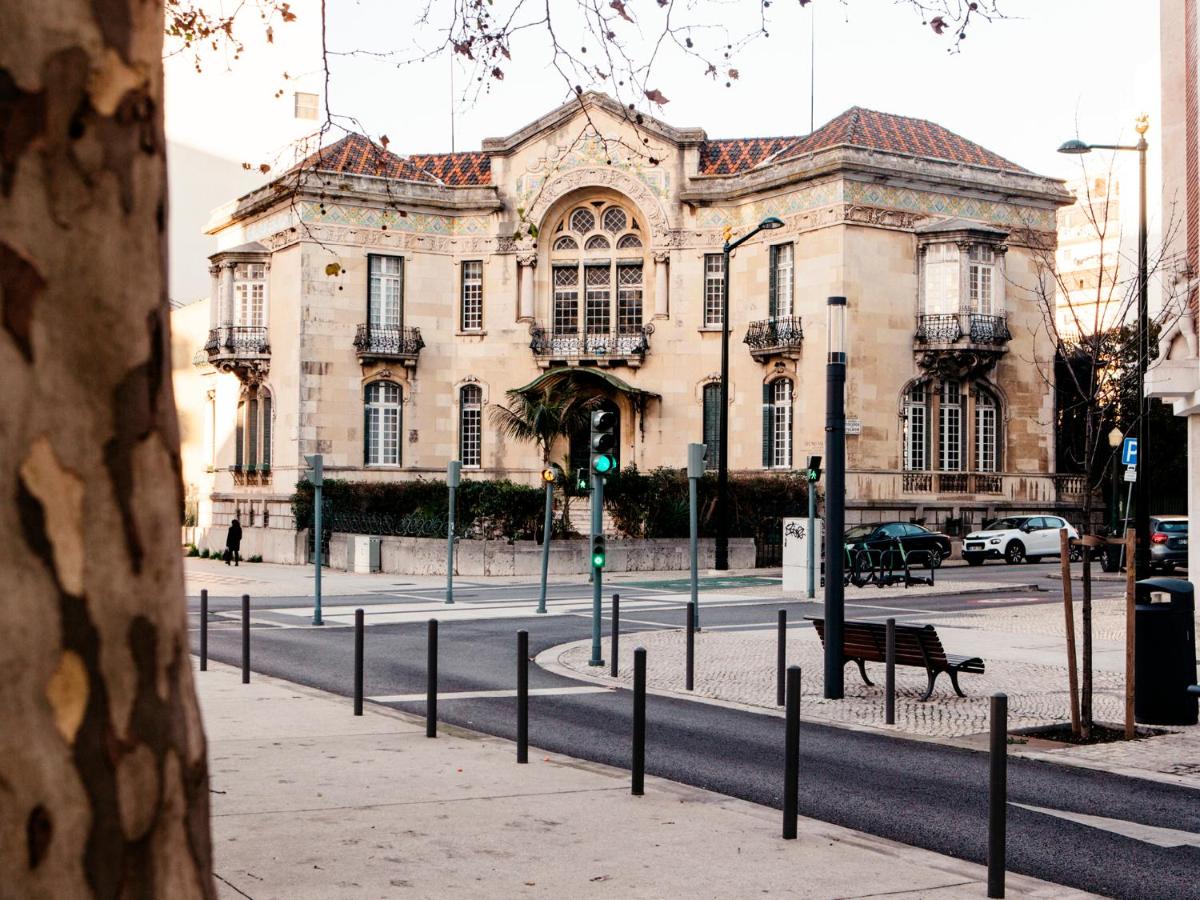 Dear Lisbon - Valmor Palace - 3