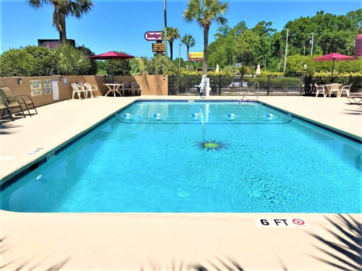 Budget Inn — photo 15